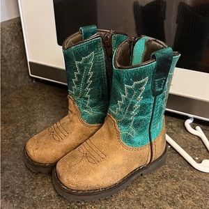 Size 4 Smokey mountain boots. Blue. Girl